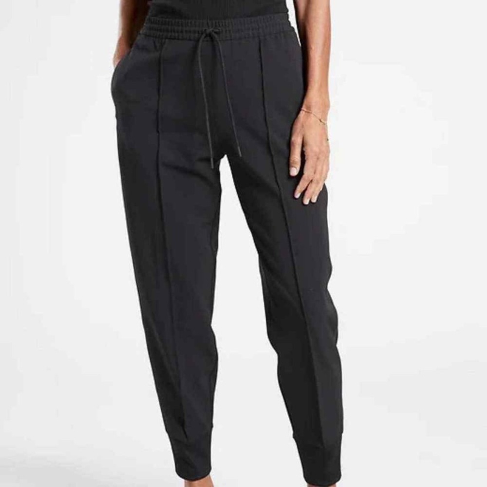 Athleta Endeavor Jogger size 2 Black